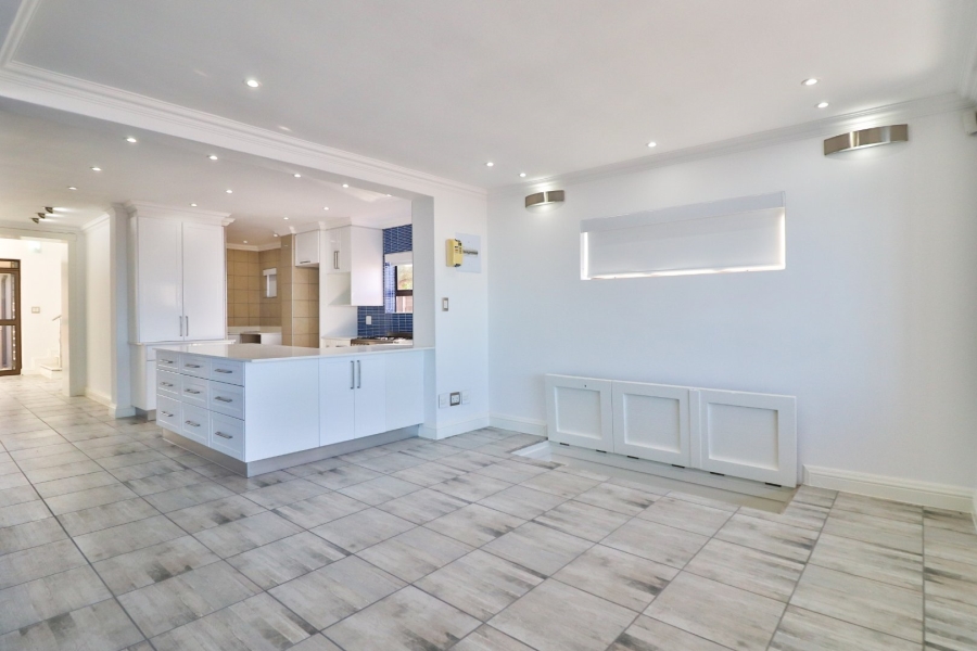 8 Bedroom Property for Sale in Reebok Western Cape